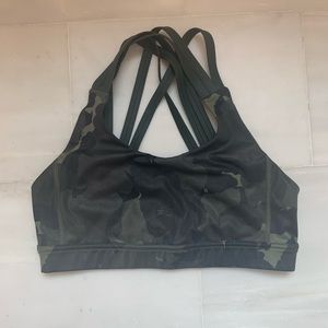LuluLemon Women’s Sports Bra in Camo Sz 6